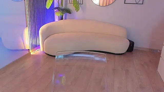 Show modela KaylaLuxx_ na web-kameri