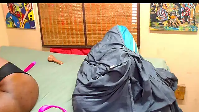 Chat +18 de BootyQueen24X ao vivo