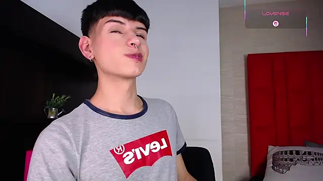 Ezra_Storm Show in webcam