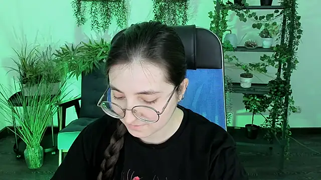 VirtuallVoyant's Live XXX Chat