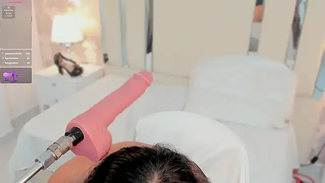 Miliaangeles élő XXX-chatje