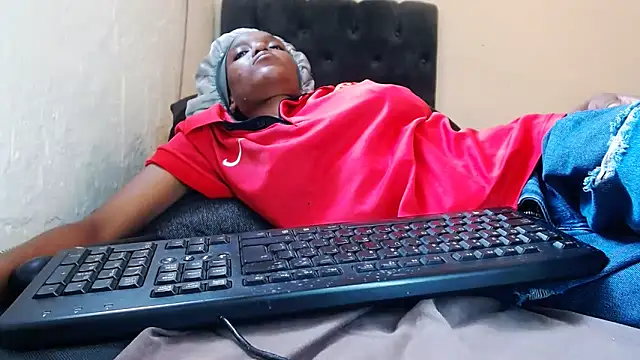 Beverlygurlx6 élő XXX-chatje