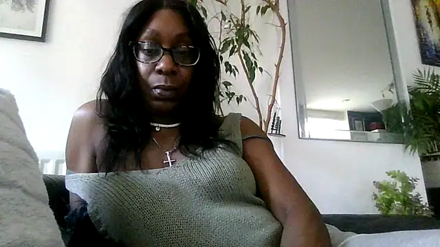 Ebony-SultryX: онлайн-секс-чат