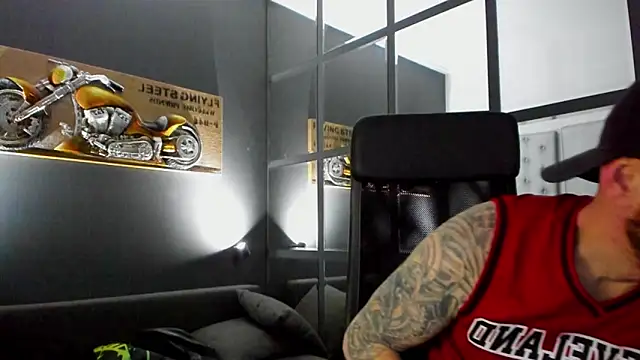 AronGrant Live XXX Chat