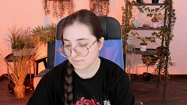 VirtuallVoyant's Live XXX Chat