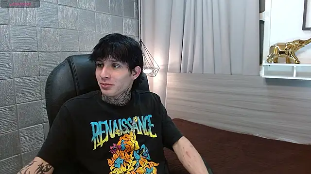 Iantwink18's Live XXX Chat