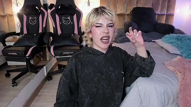 SamyShark's Live XXX Chat