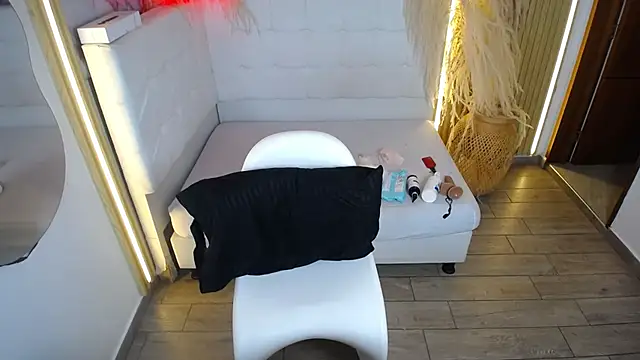 Bruja__Scarlata 现场XXX聊天