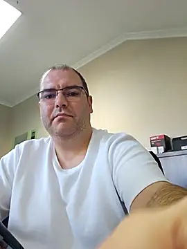 Andrew1900529 Chat XXX live