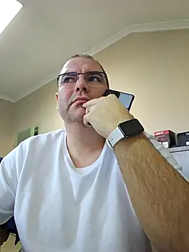 Andrew1900529's Live XXX Chat