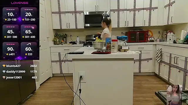 Blondiewithanass' Live XXX Chat