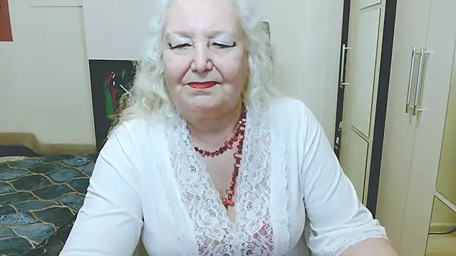 GrannyAlisa's Live XXX Chat