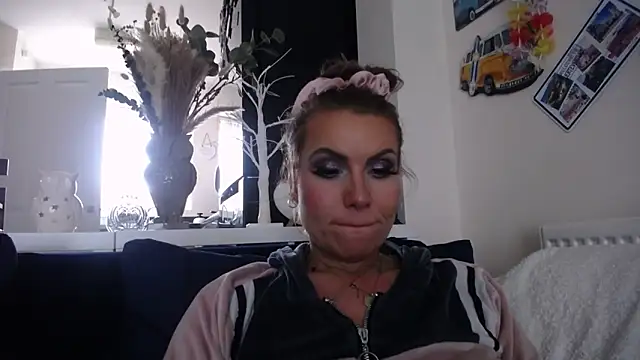 Tinkerbell822's Live XXX Chat