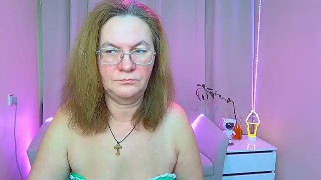 HolyMilfa webkamerás műsora