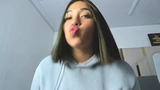 IsabellRodriguez18's Live XXX Chat