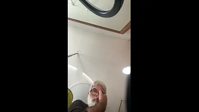 LeatherSdaddy live XXX chat