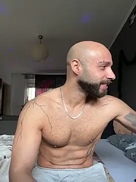 1Richrichard1 Show in webcam