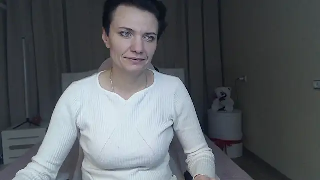 AvaSaturnian élő XXX-chatje