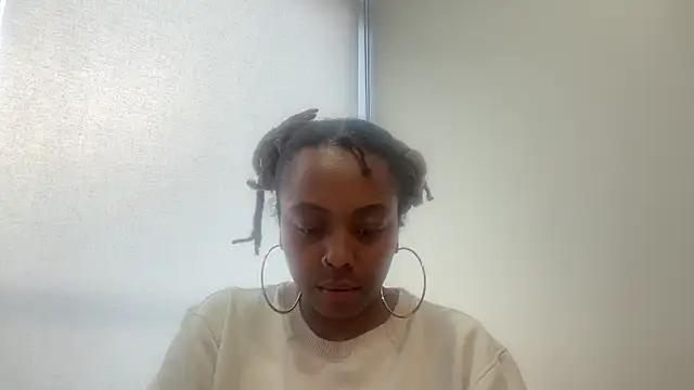 XXX chat uživo modela ChocolateCakeQueen