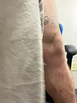 BearChubby300 Show in webcam