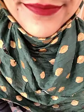 Indian-Aleena élő XXX-chatje