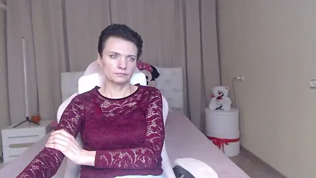 AvaSaturnian élő XXX-chatje