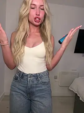 SexySaraxxoo's Webcam Show