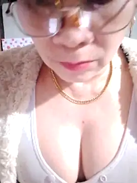 small-house123 élő XXX-chatje