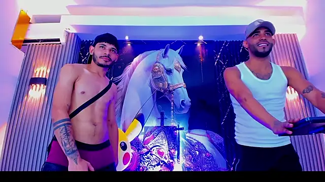 The_Gods_In_Diamonds: διαδικτυακό σόου στην κάμερα