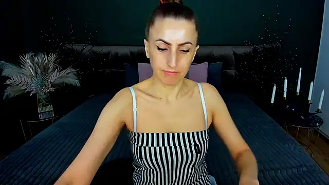 Rebecca_Diamond Chat XXX in diretta