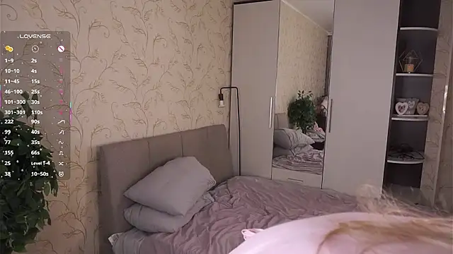 KarynPettas webcam show