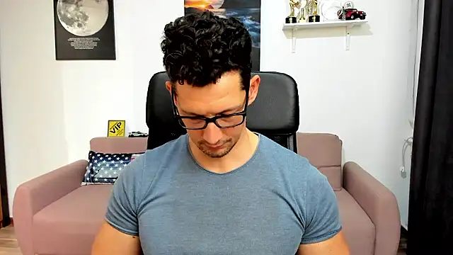 BrutusK08のライブXXXチャット