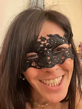 EmySkinny85 webkamerás műsora