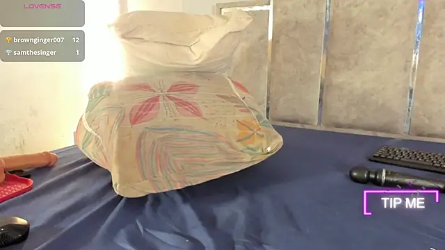 Chatroom XXX en direct de GabyyJones