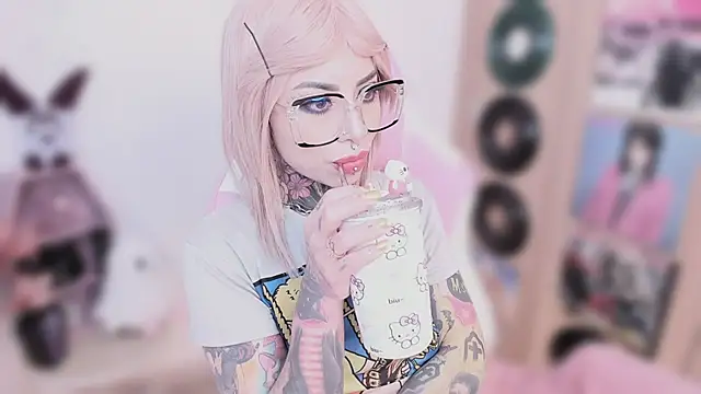 NikkiRamone élő XXX-chatje