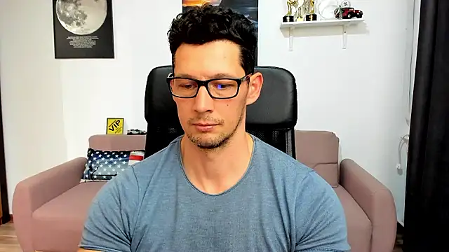 BrutusK08's Live XXX Chat