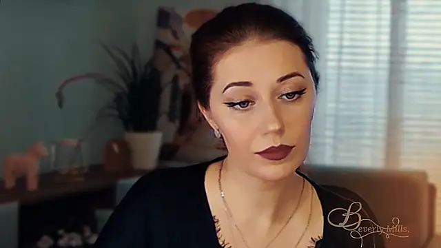MissBeverlyMills él ő XXX-chatje