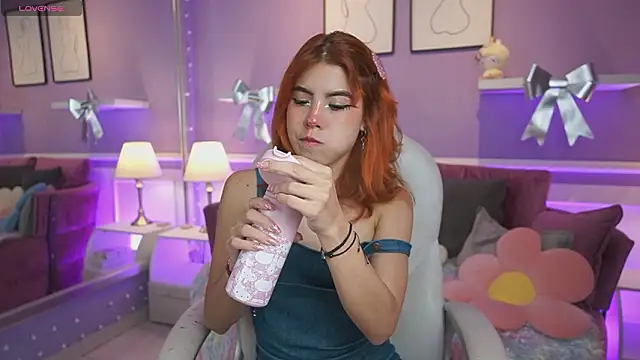 DahliaGrey élő XXX-chatje