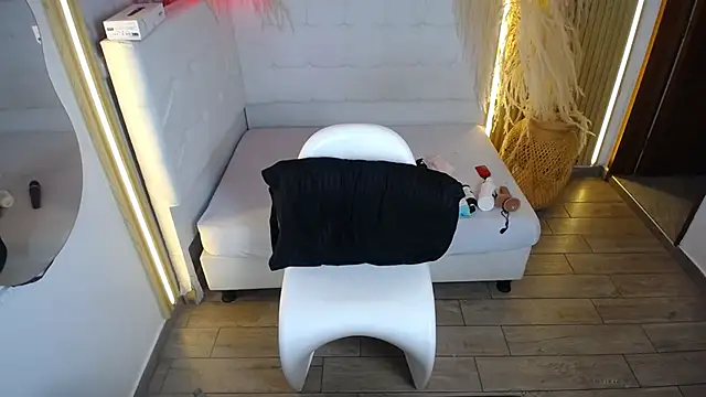 Bruja__Scarlata's Live XXX Chat