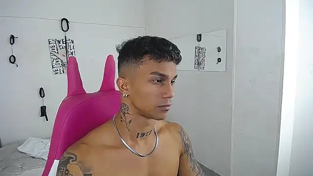 Leonard_Price Chat XXX live