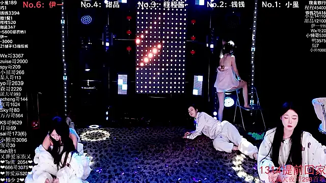 XXX chat uživo modela ZZ00033S