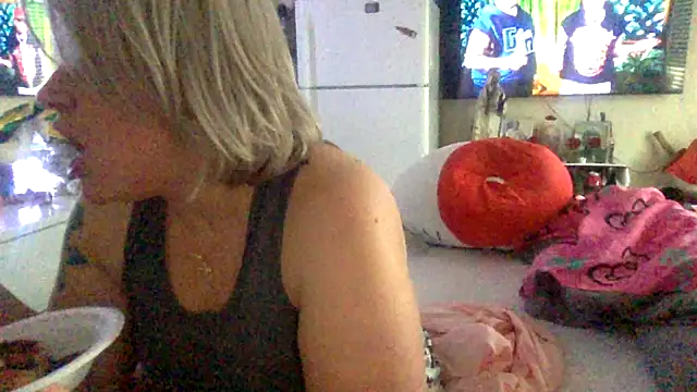 toomuchofafreak: απευθείας συνομιλία ΧΧΧ