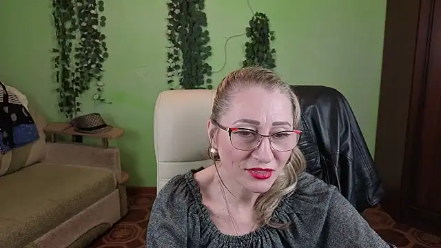 Show modela Habibi_Honeyy na web-kameri