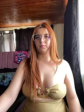 CoraVibes élő XXX-chatje