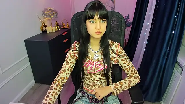 TiffanyYounge webkamerás műsora