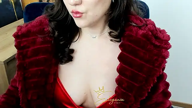 Eleganzavogue élő XXX-chatje