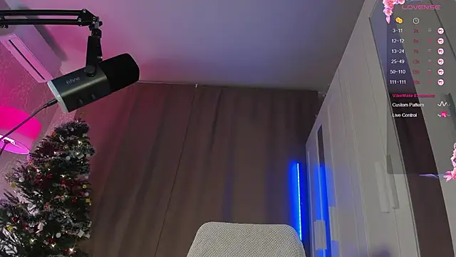 Juicy_Vikki élő XXX-chatje