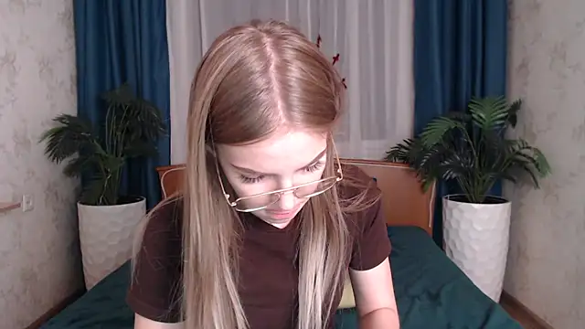 Chatroom XXX en direct de HitGyrl