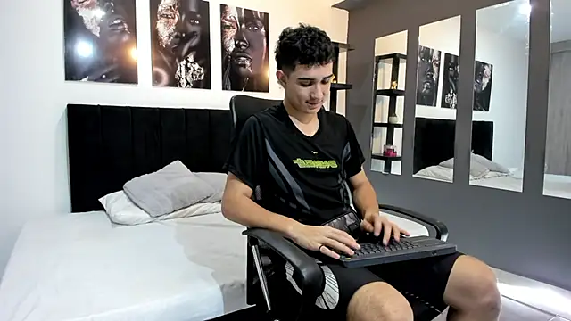 Alejo_Grey élő XXX-chatje