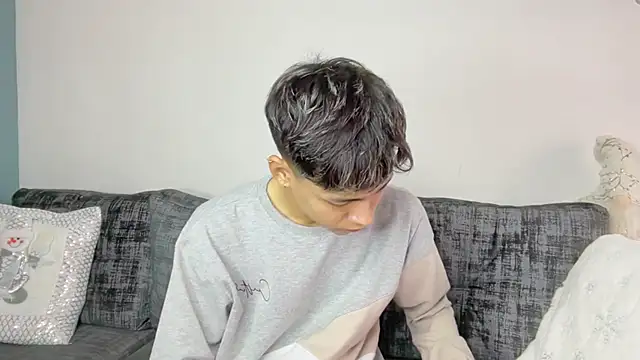 Andy_Belier23: διαδικτυακό σόου στην κάμερα